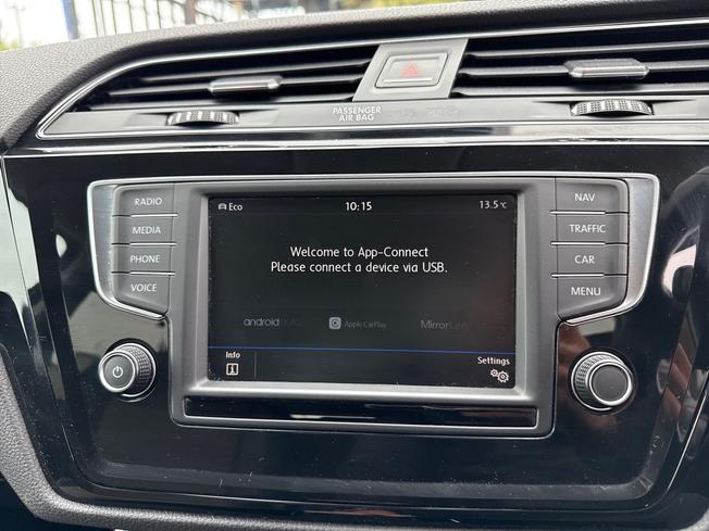 VOLKSWAGEN Touran Photo 40
