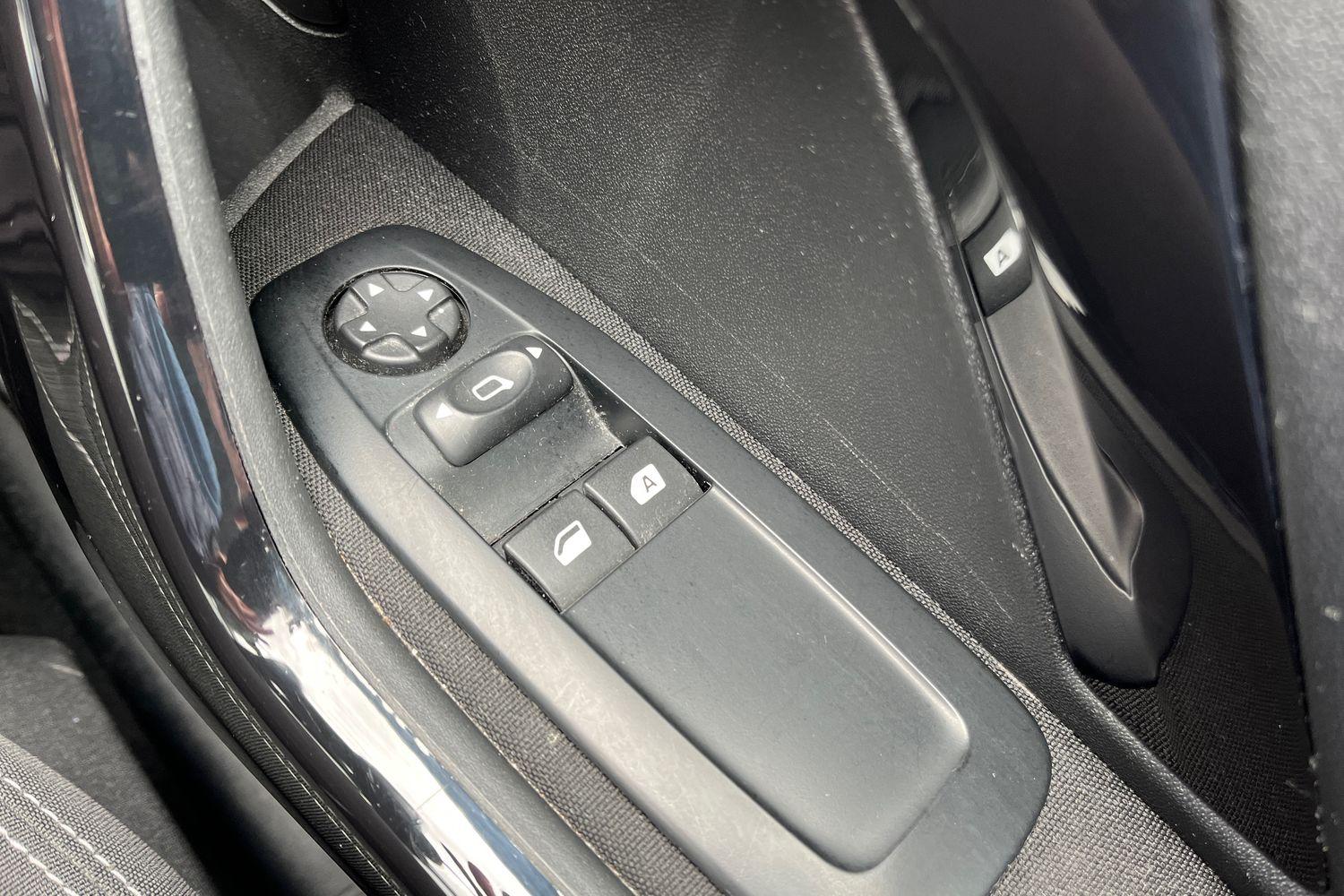 Peugeot 208 Photo 15