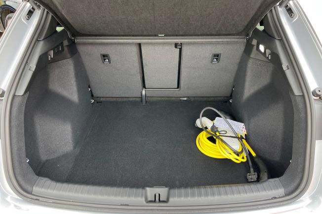 AUDI Q4 Photo 12