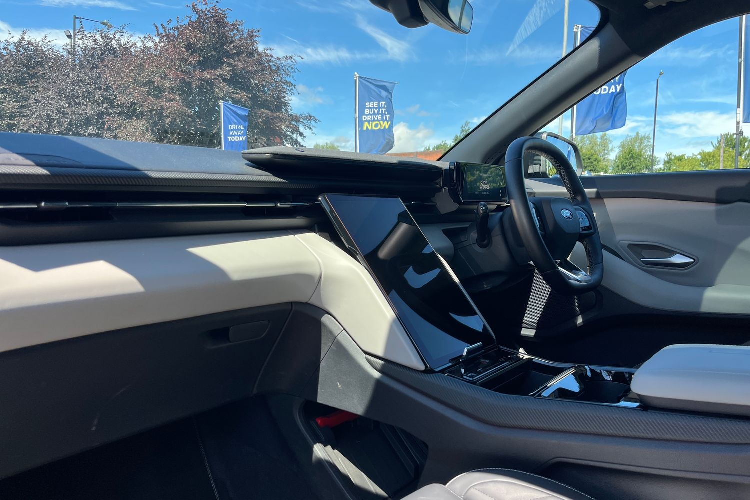 Ford Explorer Photo 17