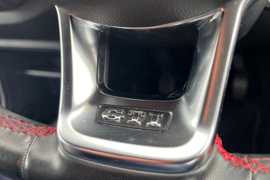Volkswagen up! Photo autoimg-531b453665f89a22753d4a4271cc09cb03ffa705.jpg