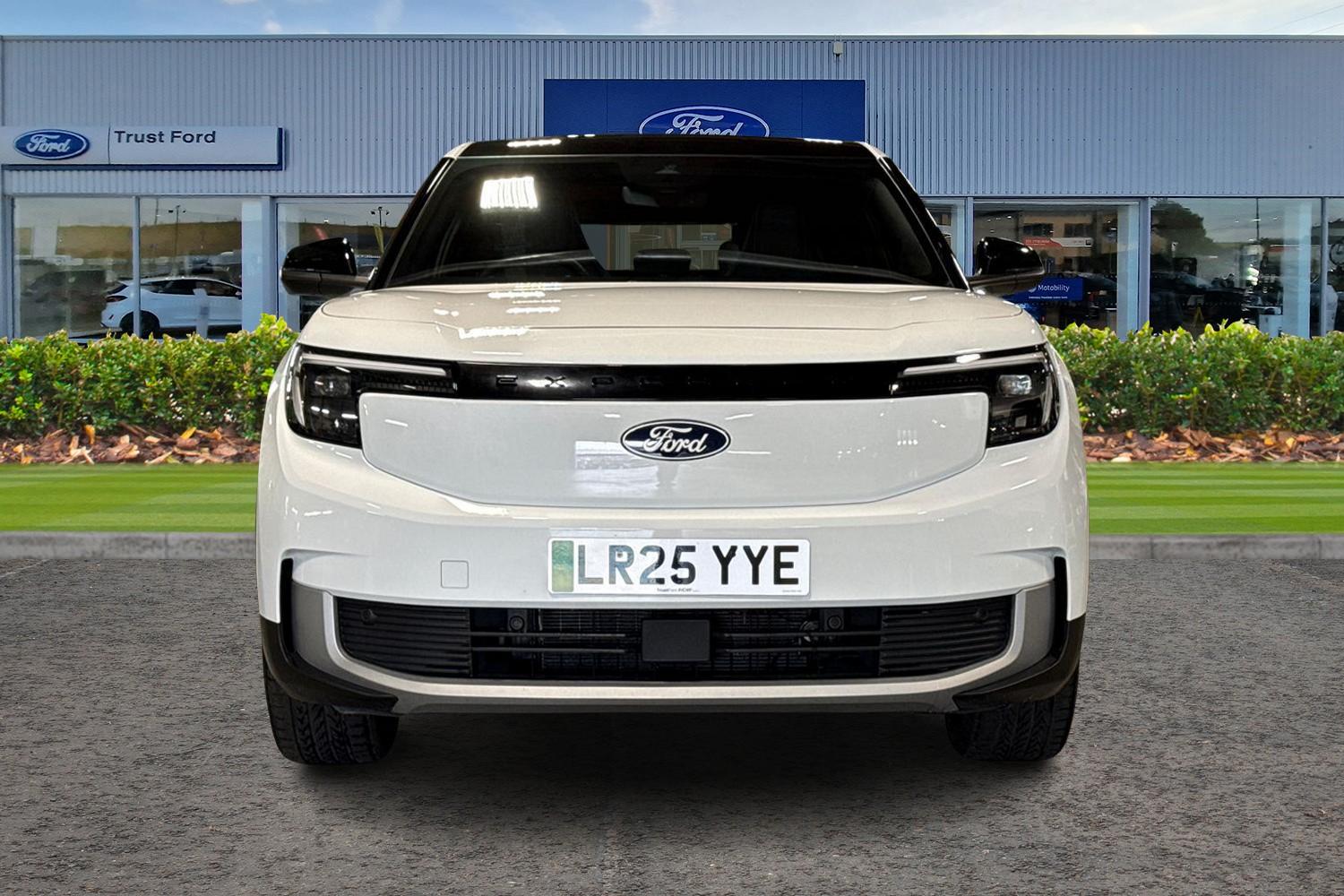 Ford Explorer Photo 5