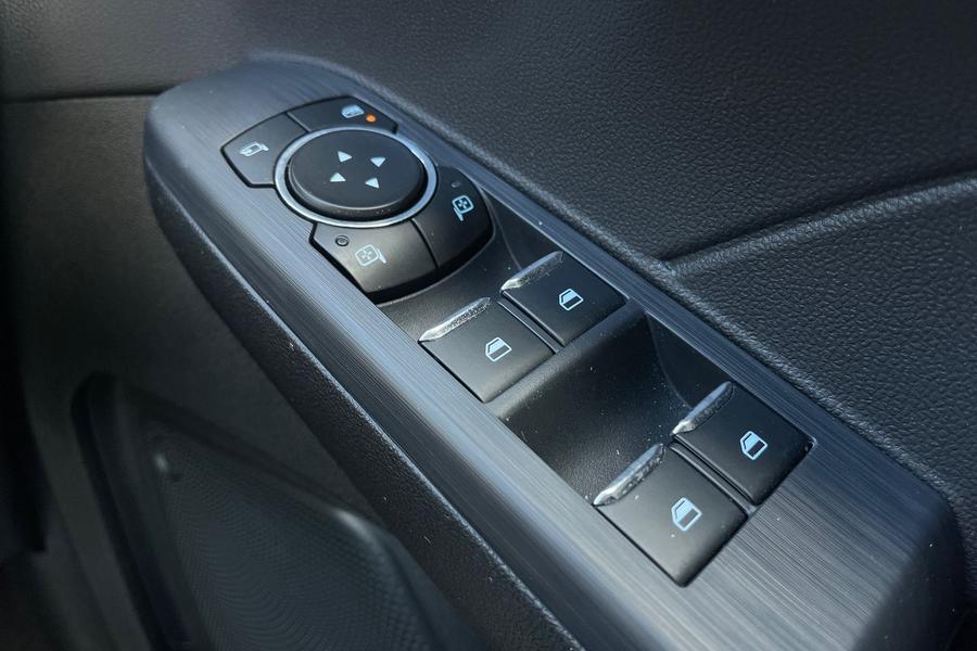Ford Kuga Photo autoimg-532af54a989e6685b277bd119217c8722cd11f63.jpg