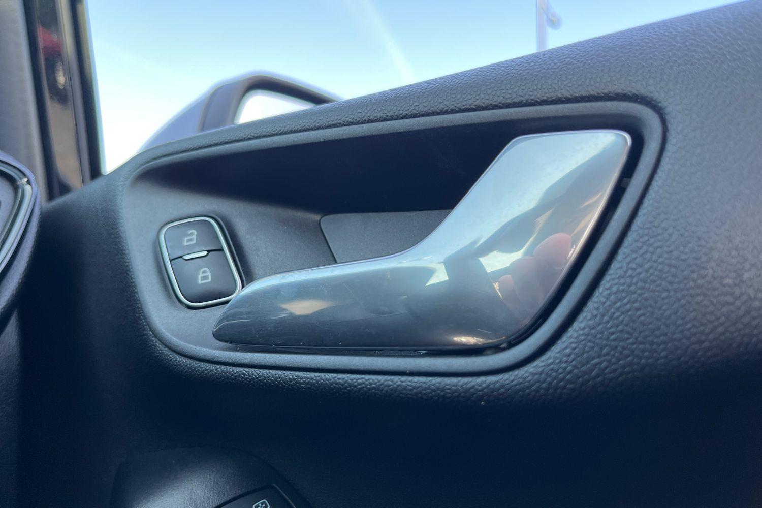 Ford FIESTA Photo 22