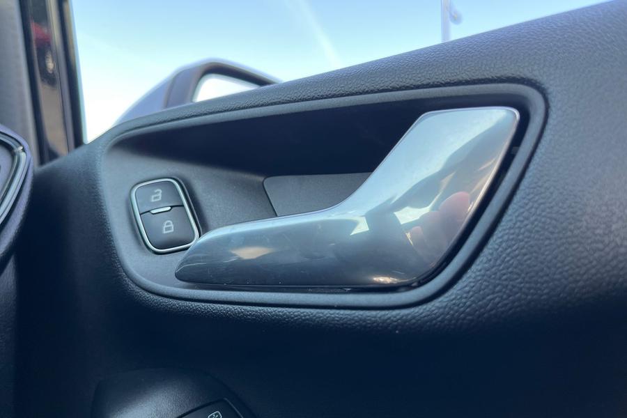 Ford FIESTA Photo autoimg-532e3cdc9327f7e465d8c7cbad3283c333459cfe.jpg