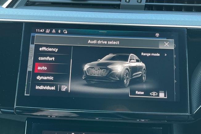 AUDI Q8 E-Tron Photo 24