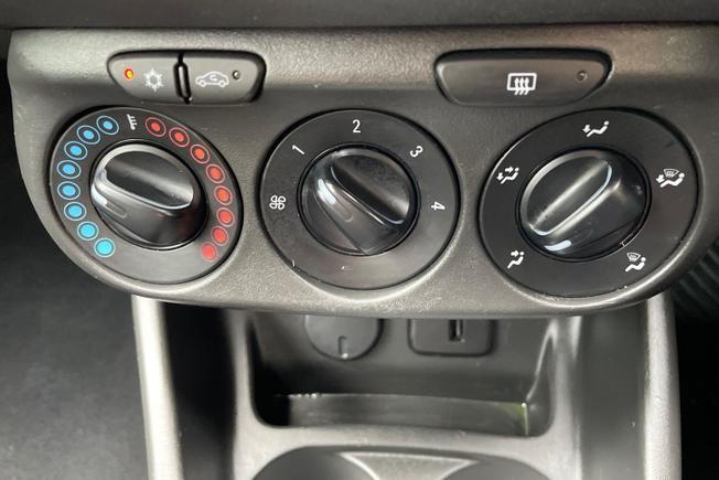 VAUXHALL Corsa Photo 27