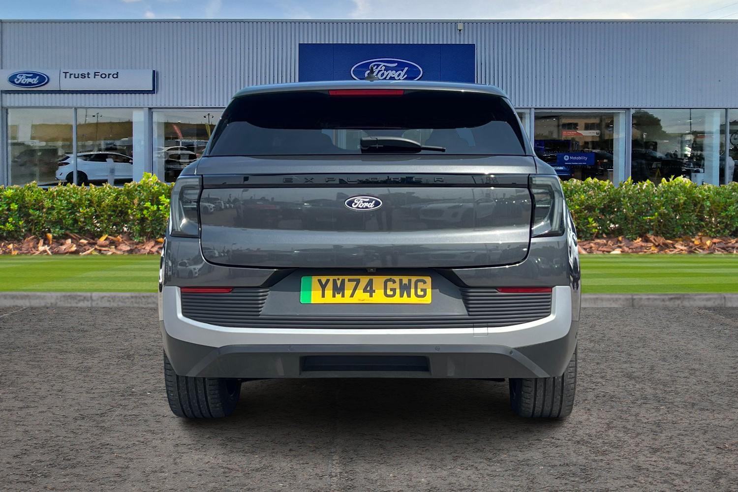 Ford Explorer Photo 6