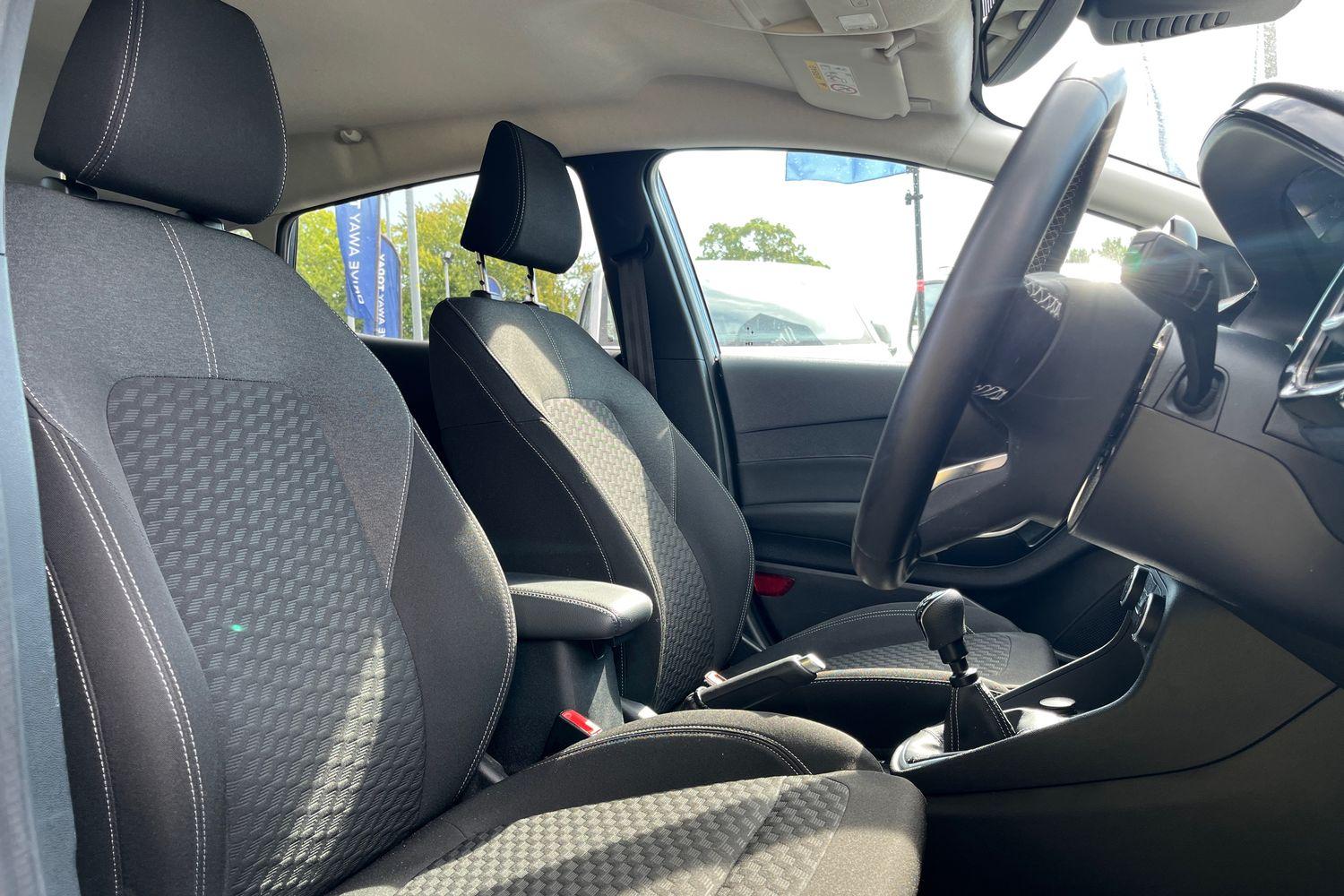 Ford FIESTA Photo 16