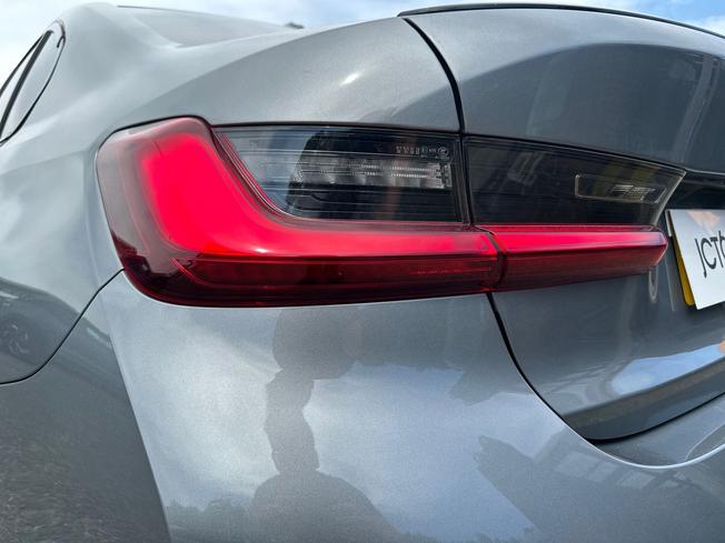 BMW 3 Series Photo 25