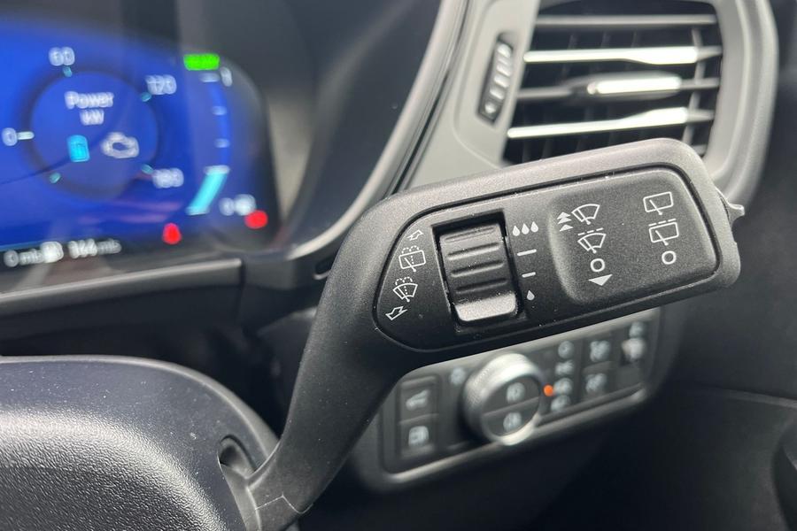 Ford Kuga Photo autoimg-53447f476a983996c54b9a8e37f27dfcf224be93.jpg