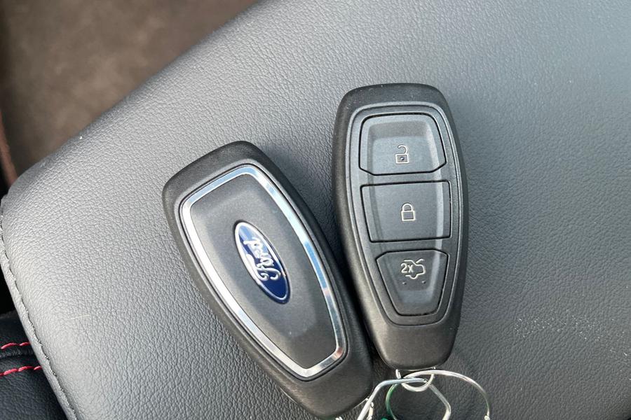 Ford KUGA Photo autoimg-534a0ae1f9cdd1f173999fc4cfce8f3ea923ff7b.jpg