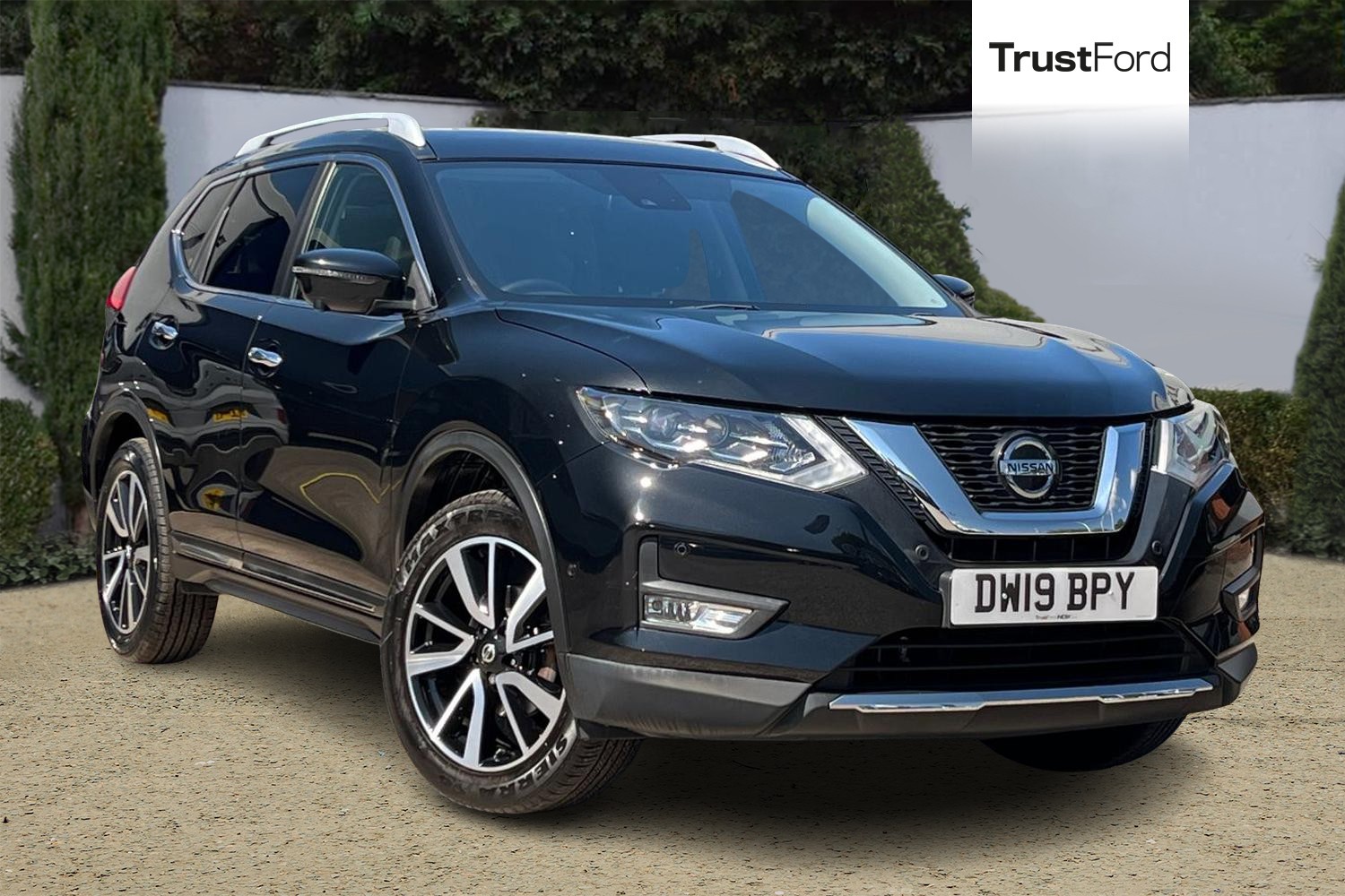 Nissan X-TRAIL Photo 0