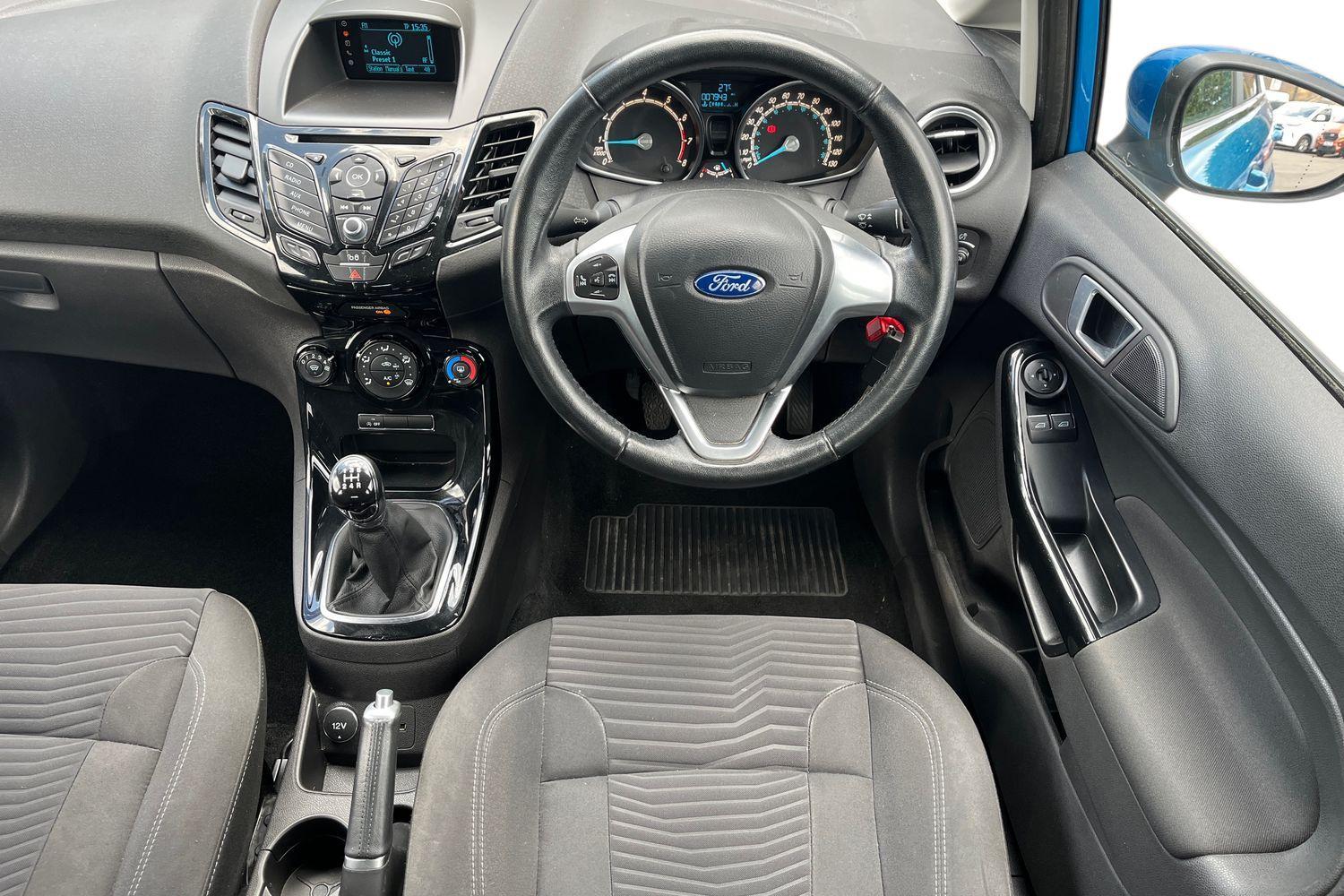 Ford FIESTA Photo 10