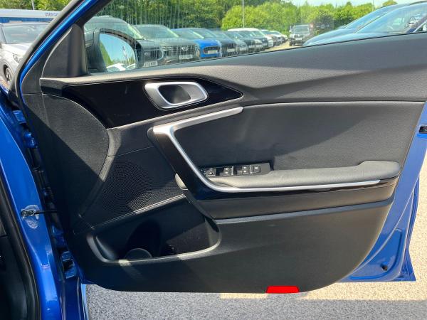 Kia Ceed Photo autoimg-534c7915221123fdbfe6ea559edd0c8c42bace31.jpg
