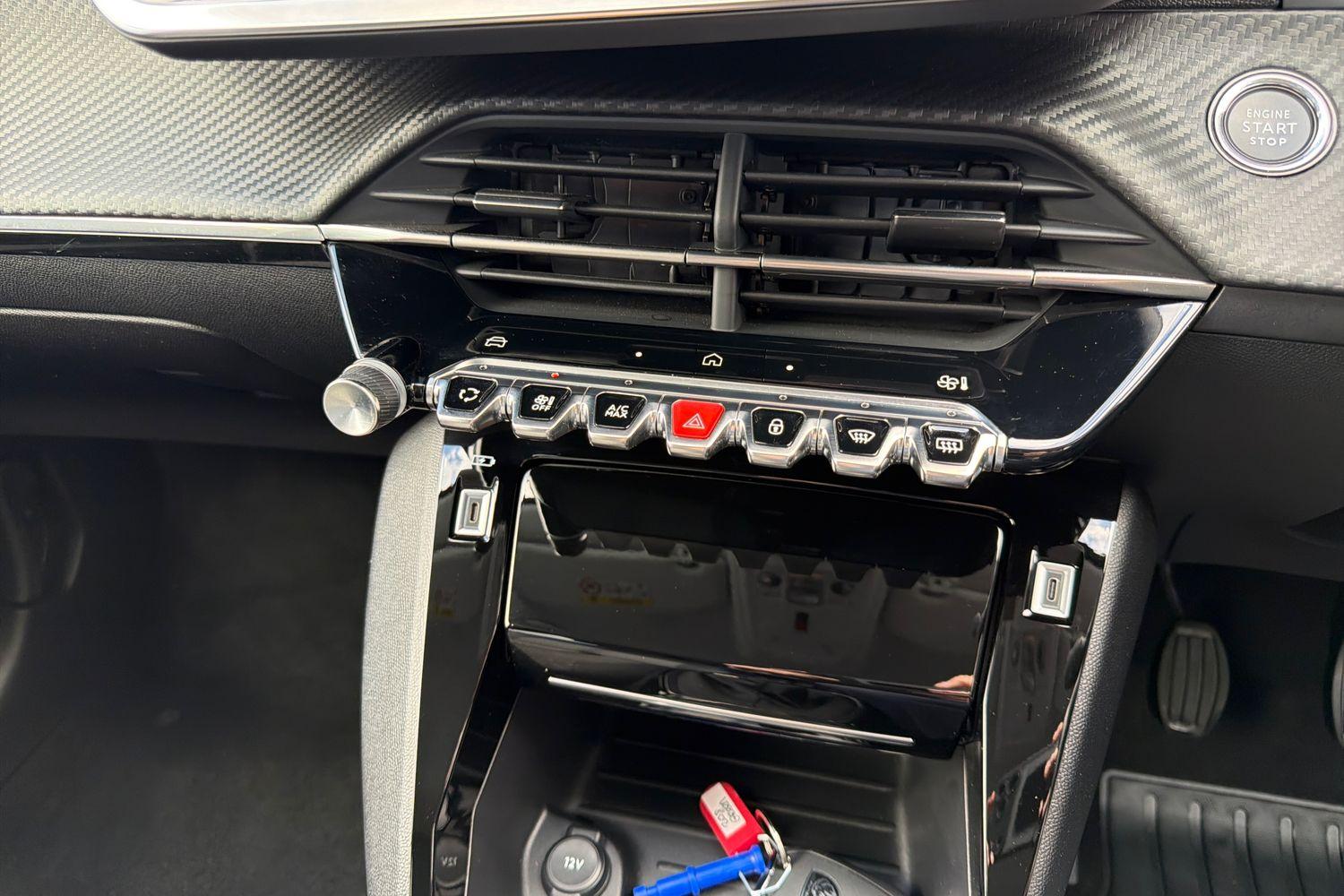 Peugeot 208 Photo 23