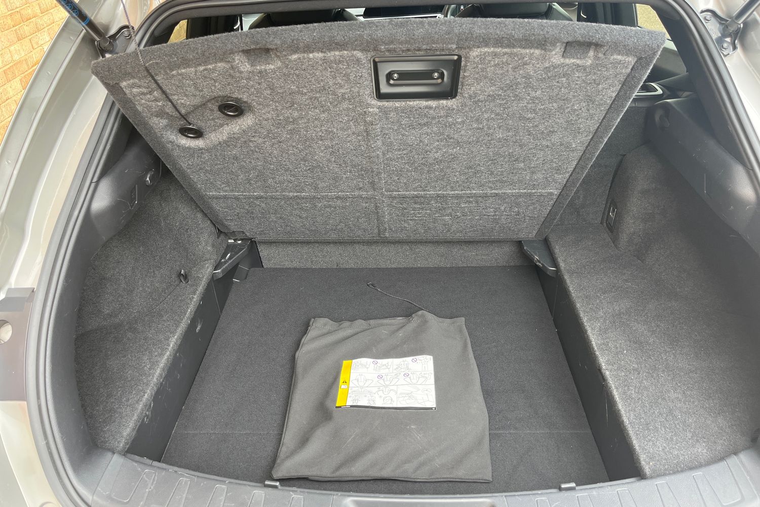 Lexus UX Photo 22