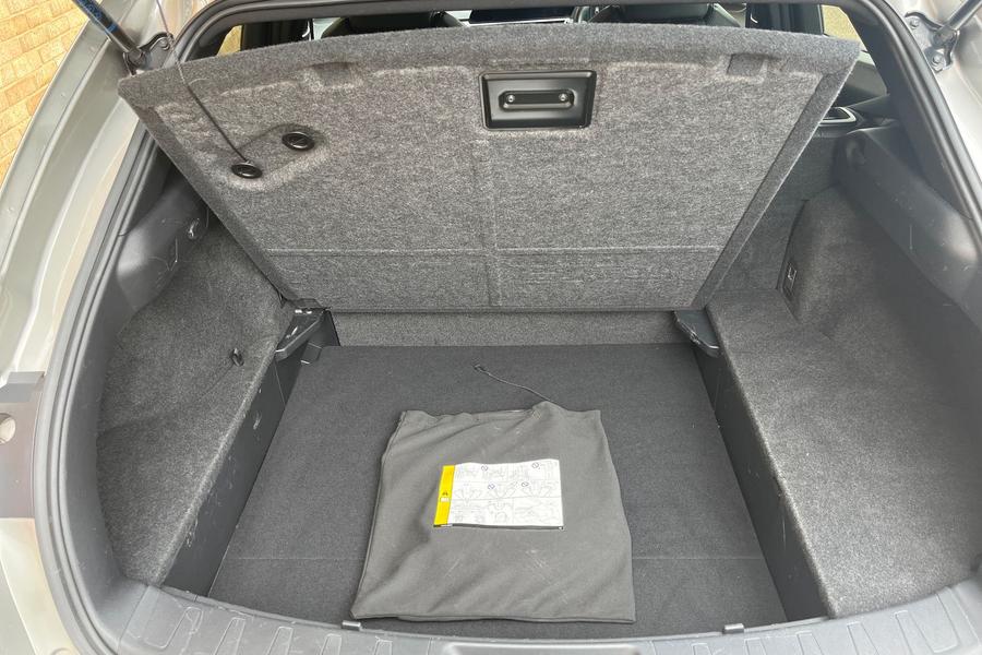 Lexus UX Photo autoimg-534dd2d08c2169266ca448ba40c844d7605eca97.jpg
