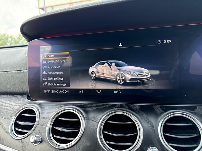 MERCEDES-BENZ E Class Photo 39