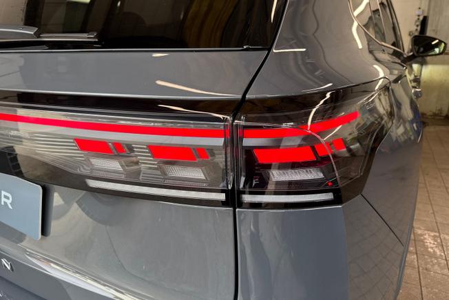 VOLKSWAGEN Tiguan Photo 18