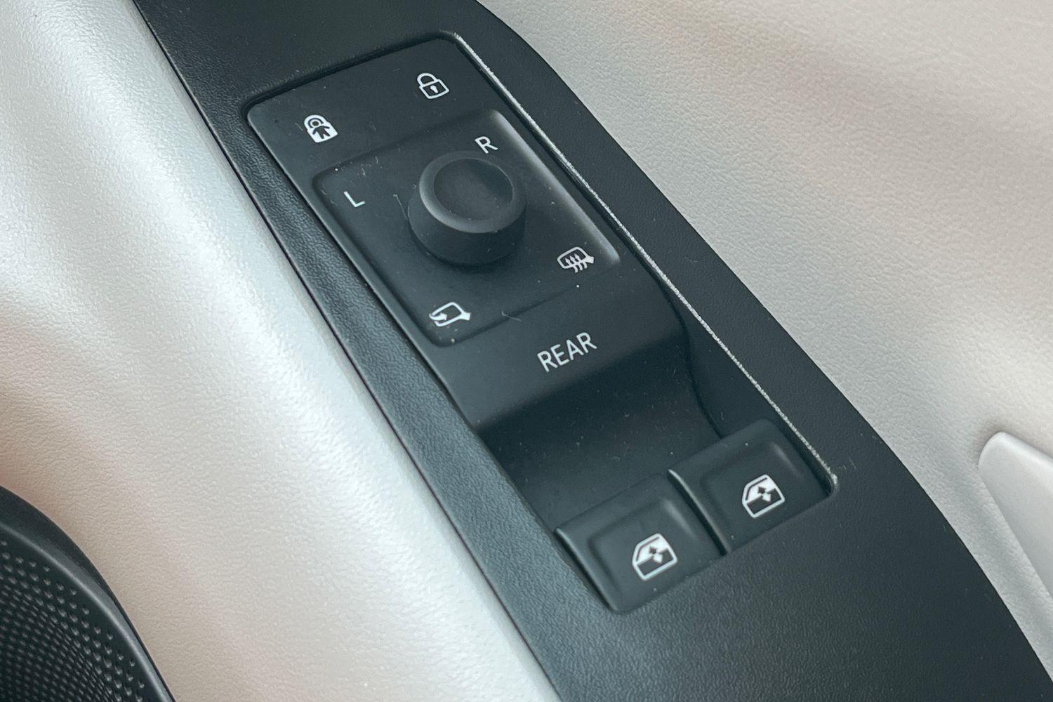 Ford Explorer Photo 15