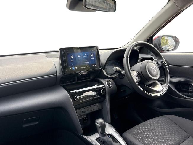 TOYOTA Yaris Cross Photo 2