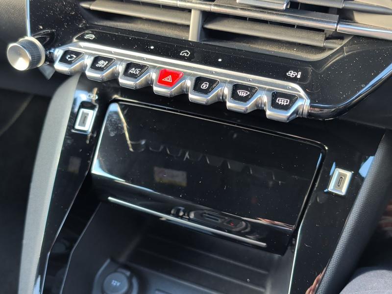 Used Peugeot 2008 KJ25AWO 23