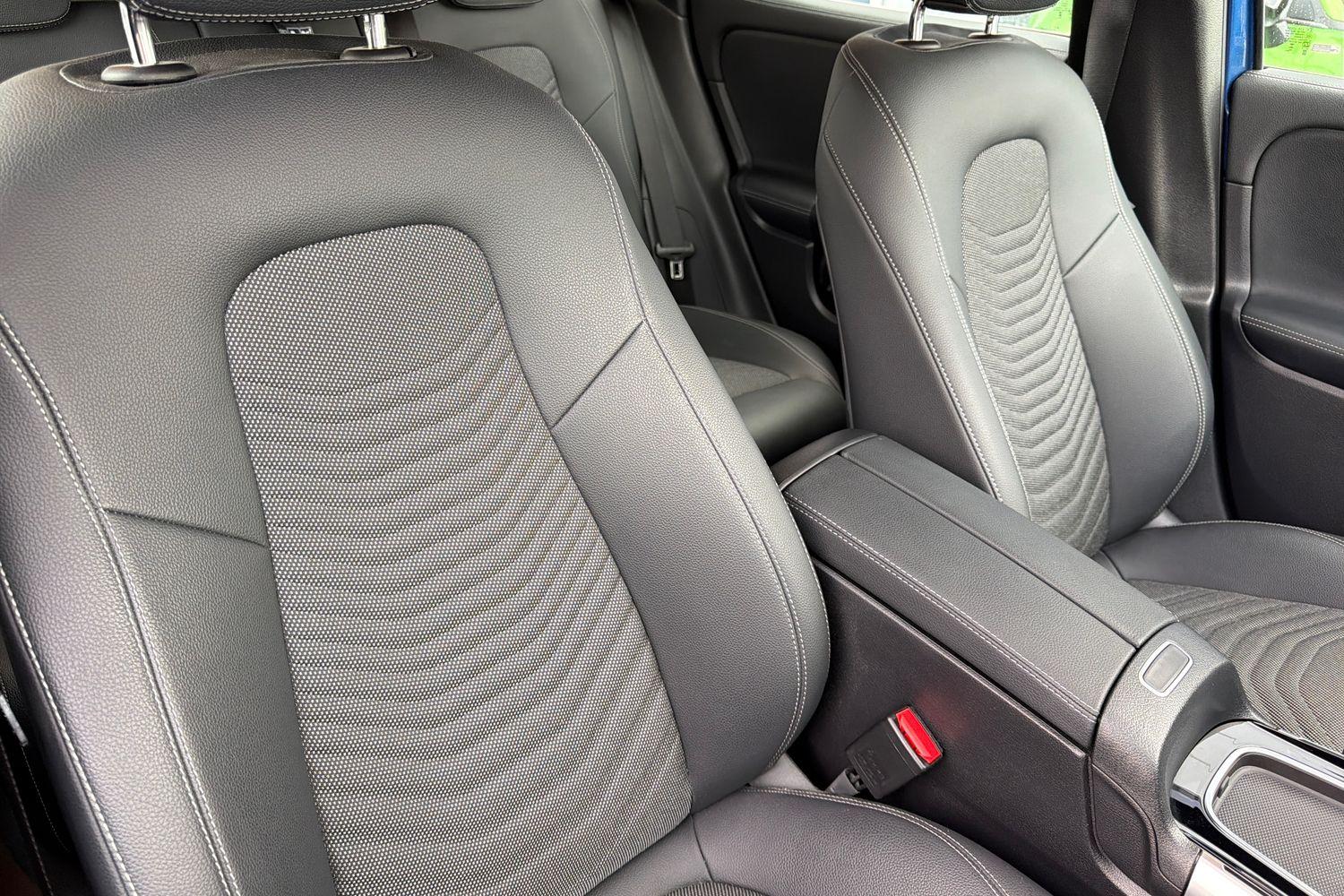 Mercedes-Benz GLA Photo 16