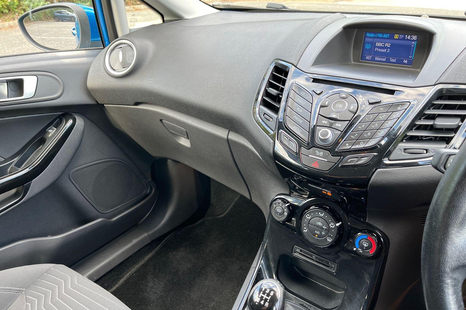 Ford FIESTA Photo 22