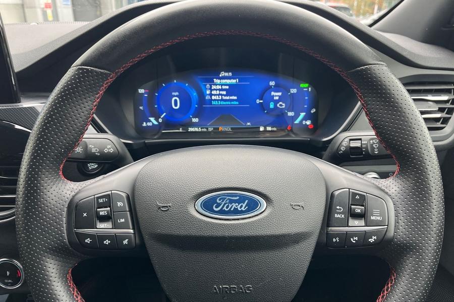 Ford Kuga Photo autoimg-536f837b288e2b181d2052d55b0f1e3290539e1f.jpg