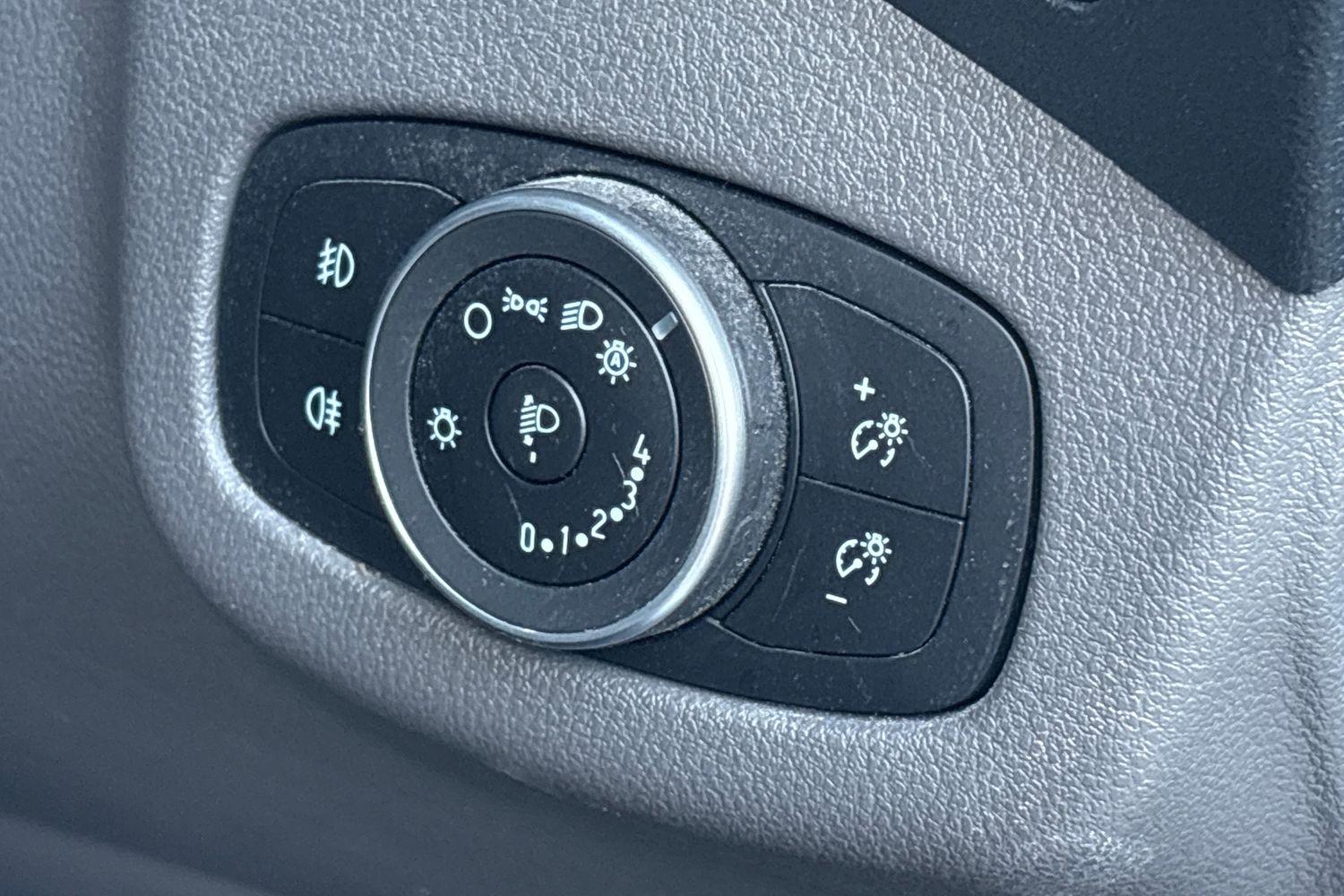 Ford TRANSIT CONNECT Photo 17