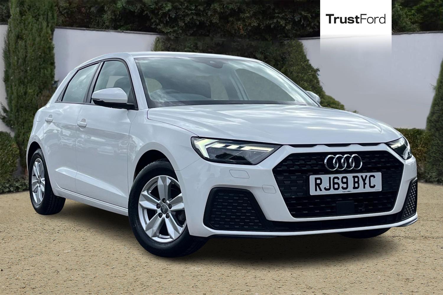 Audi A1 Photo 0