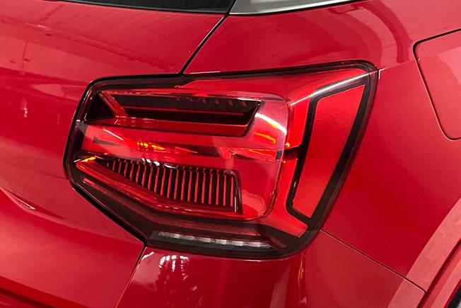 AUDI Sq2 Photo 18