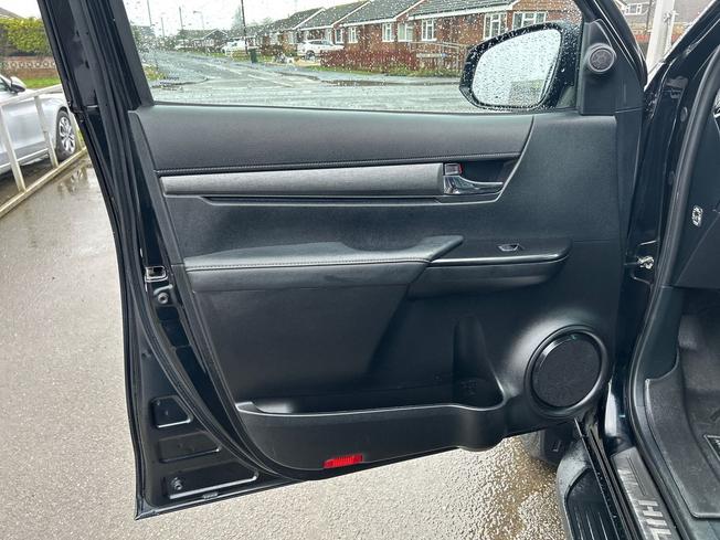 TOYOTA Hilux Photo 40