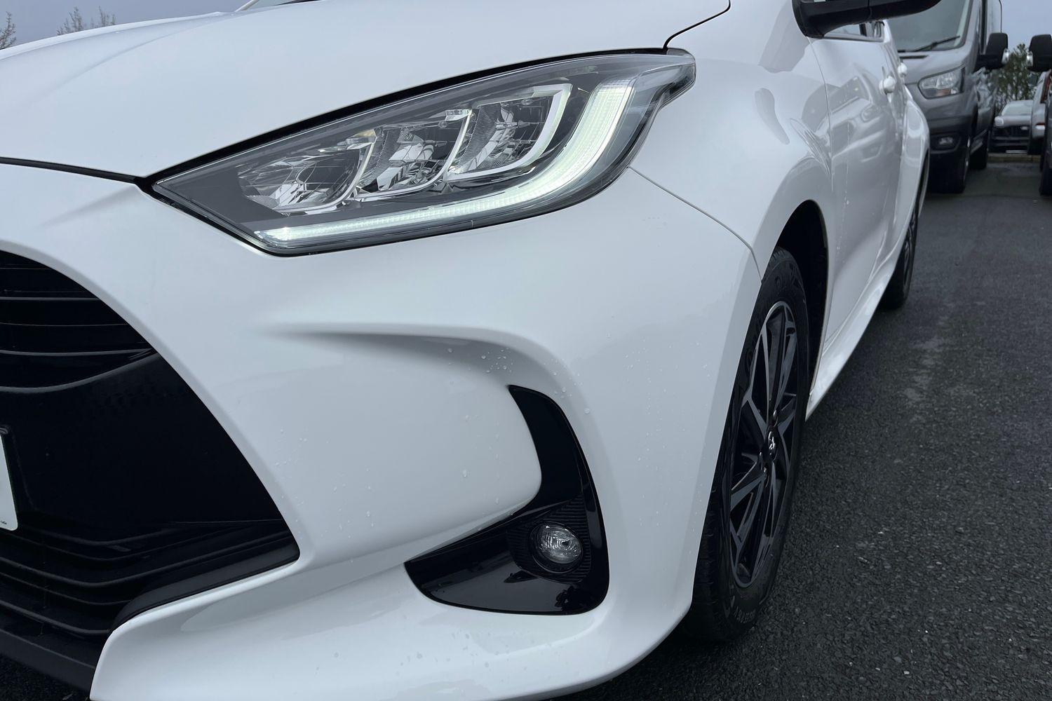 Toyota YARIS Photo 22