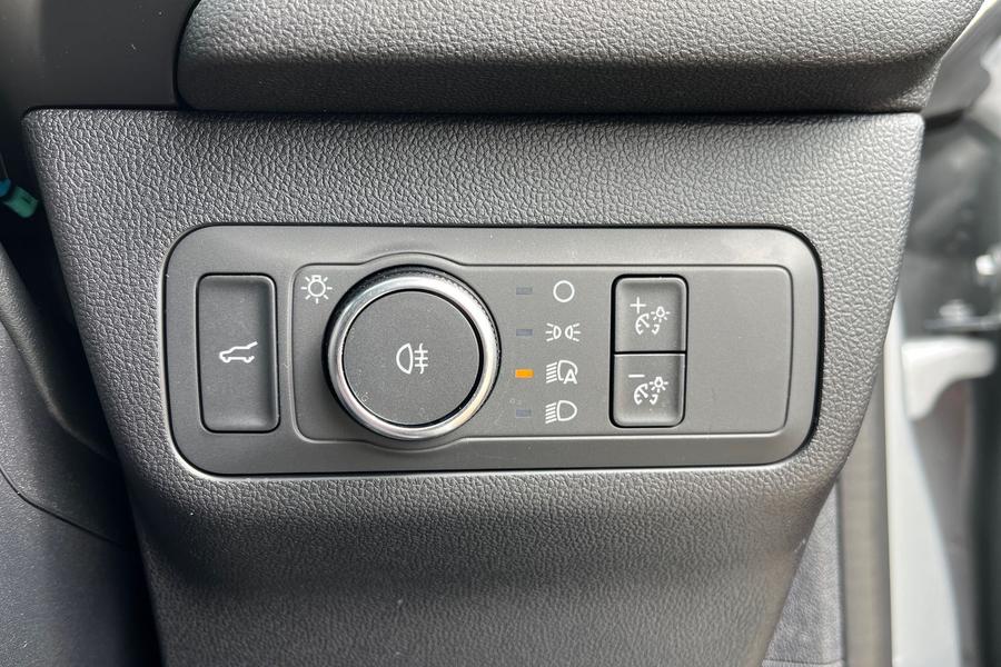Ford KUGA Photo autoimg-537c4e0a1fa6983aa3c678696bb4a5ab8c2f0c1f.jpg