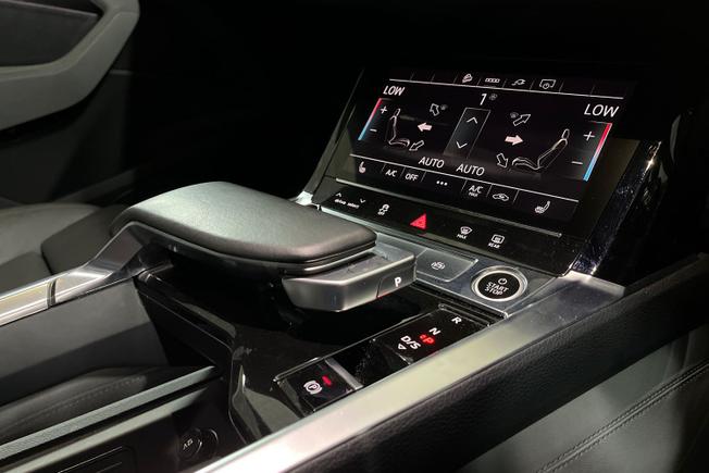 AUDI Q8 E-Tron Photo 24