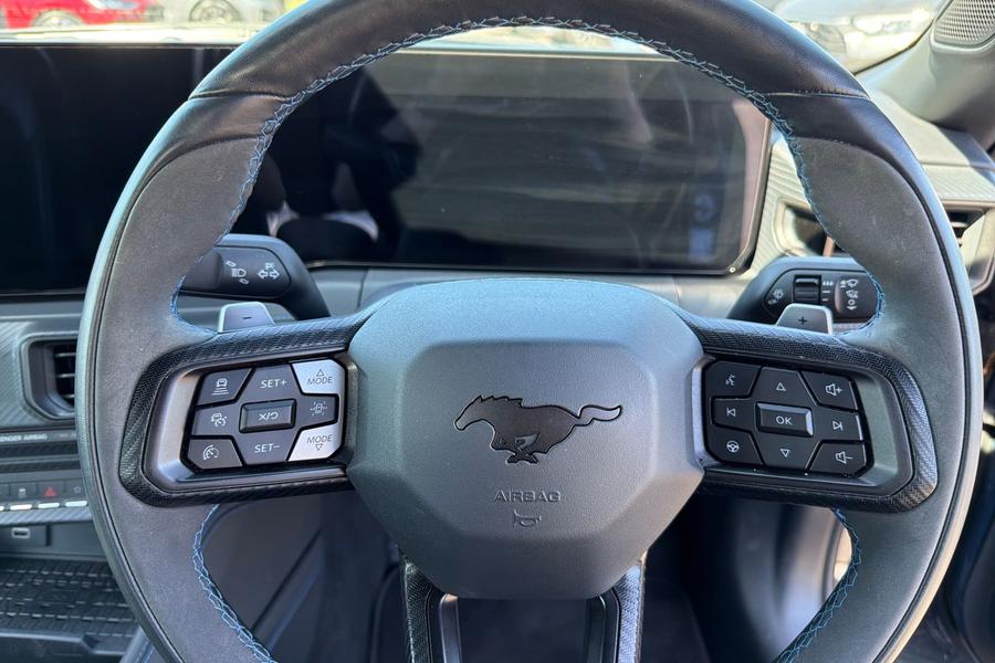 Ford MUSTANG Photo autoimg-5384264022fa7ca19bb720dd304065ff479cee6c.jpg