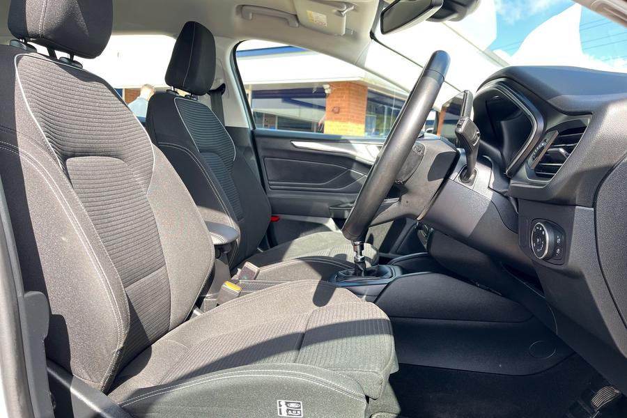 Ford Focus Photo autoimg-538c47f861a2b107e31d34bc5c59e1b253c6f624.jpg