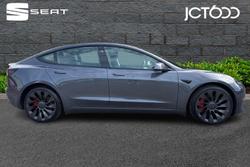TESLA Model 3 Photo 4