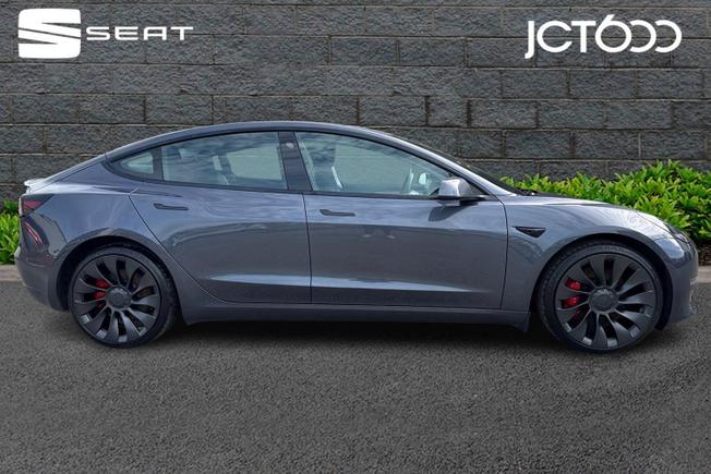 TESLA Model 3 Photo 4