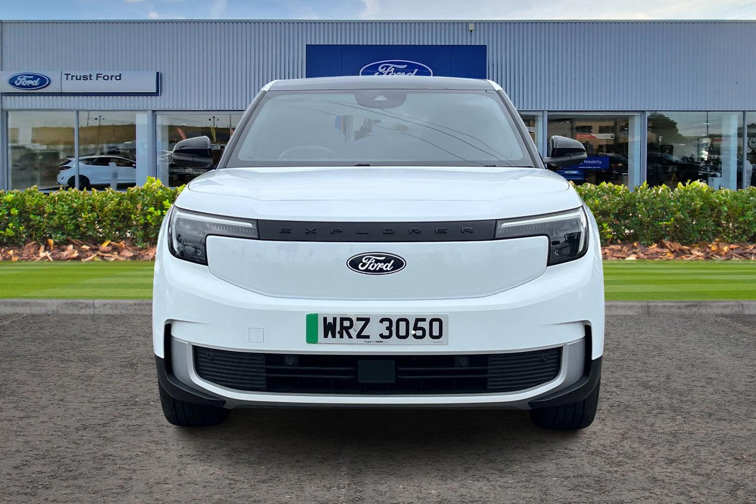 Ford Explorer Photo 5
