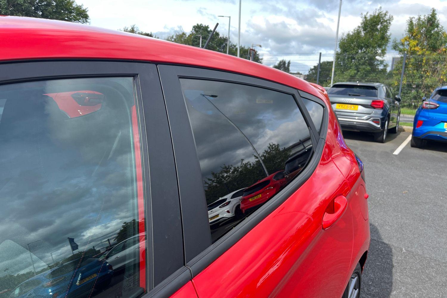 Ford FIESTA Photo 23