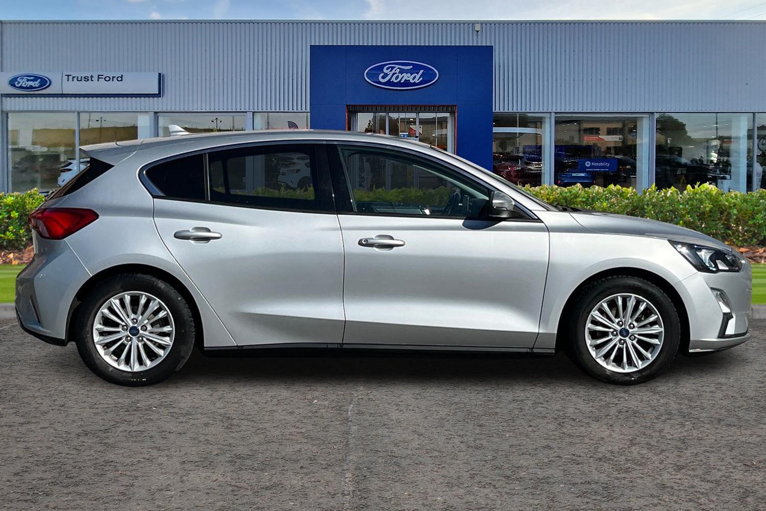 Ford FOCUS Photo 2