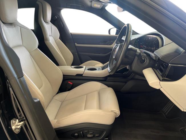PORSCHE Taycan Photo 11