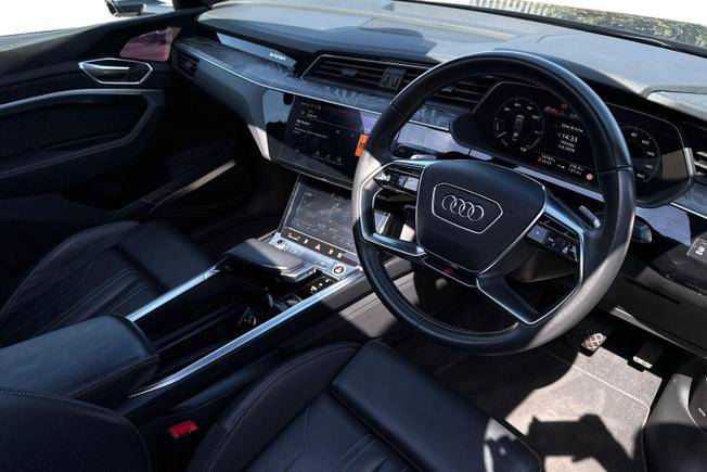 AUDI e-tron Photo 6