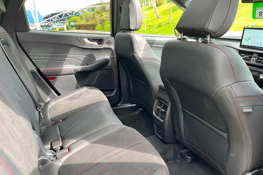 FORD KUGA Photo autoimg-539fc1f204333f58851a59d76664debf4eef0156.jpg