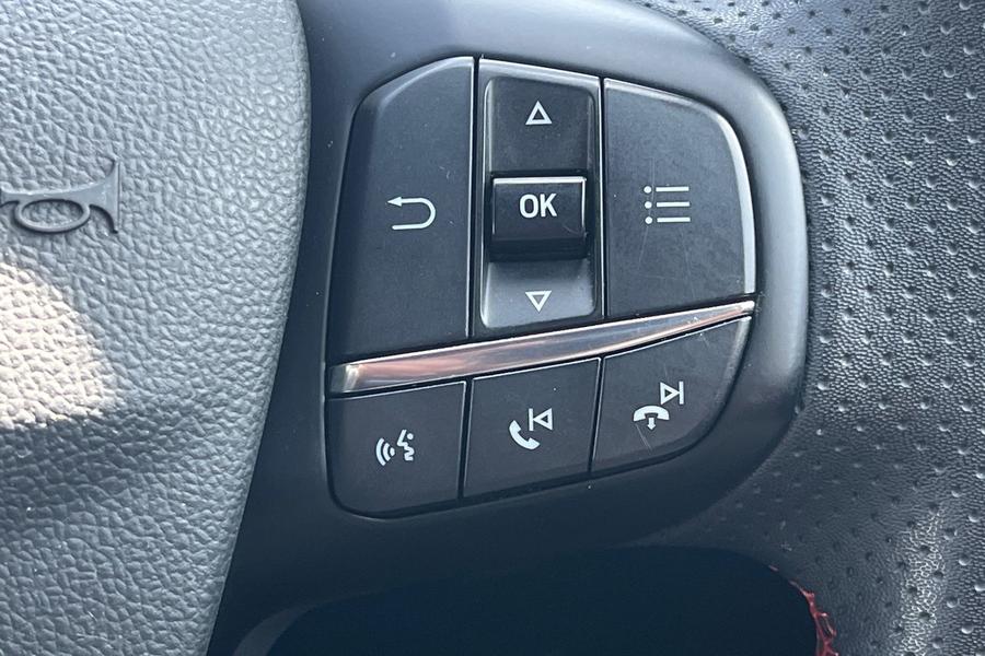 Ford Kuga Photo autoimg-53acbbc03b20028d45fb6dd238bd5d1ff4255ff7.jpg