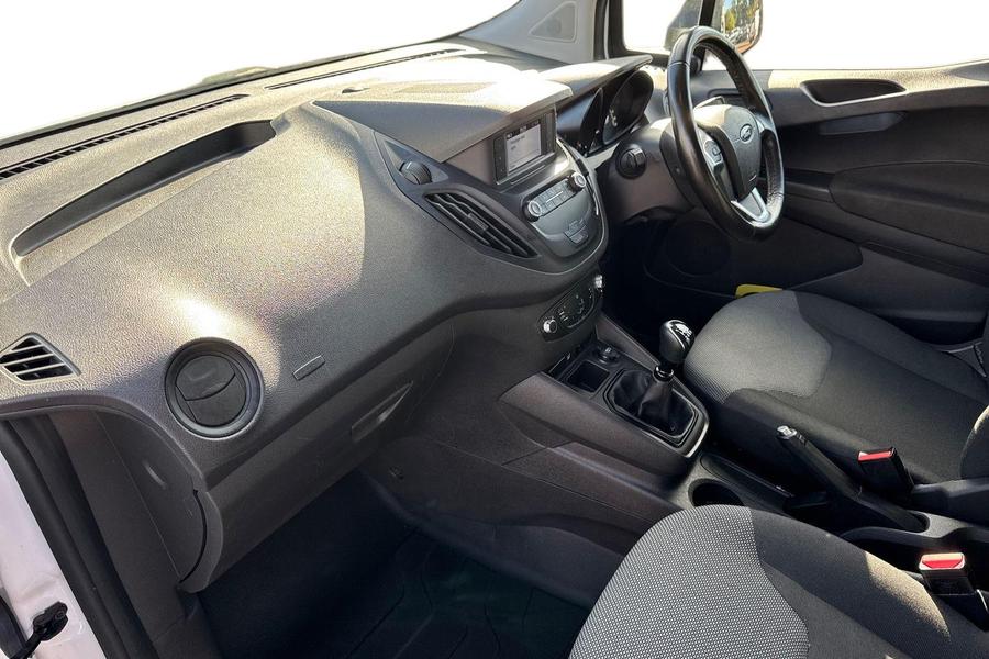 Ford TRANSIT COURIER Photo autoimg-53b019e27d8b4d862f5ad73b218c40d9d80150e5.jpg