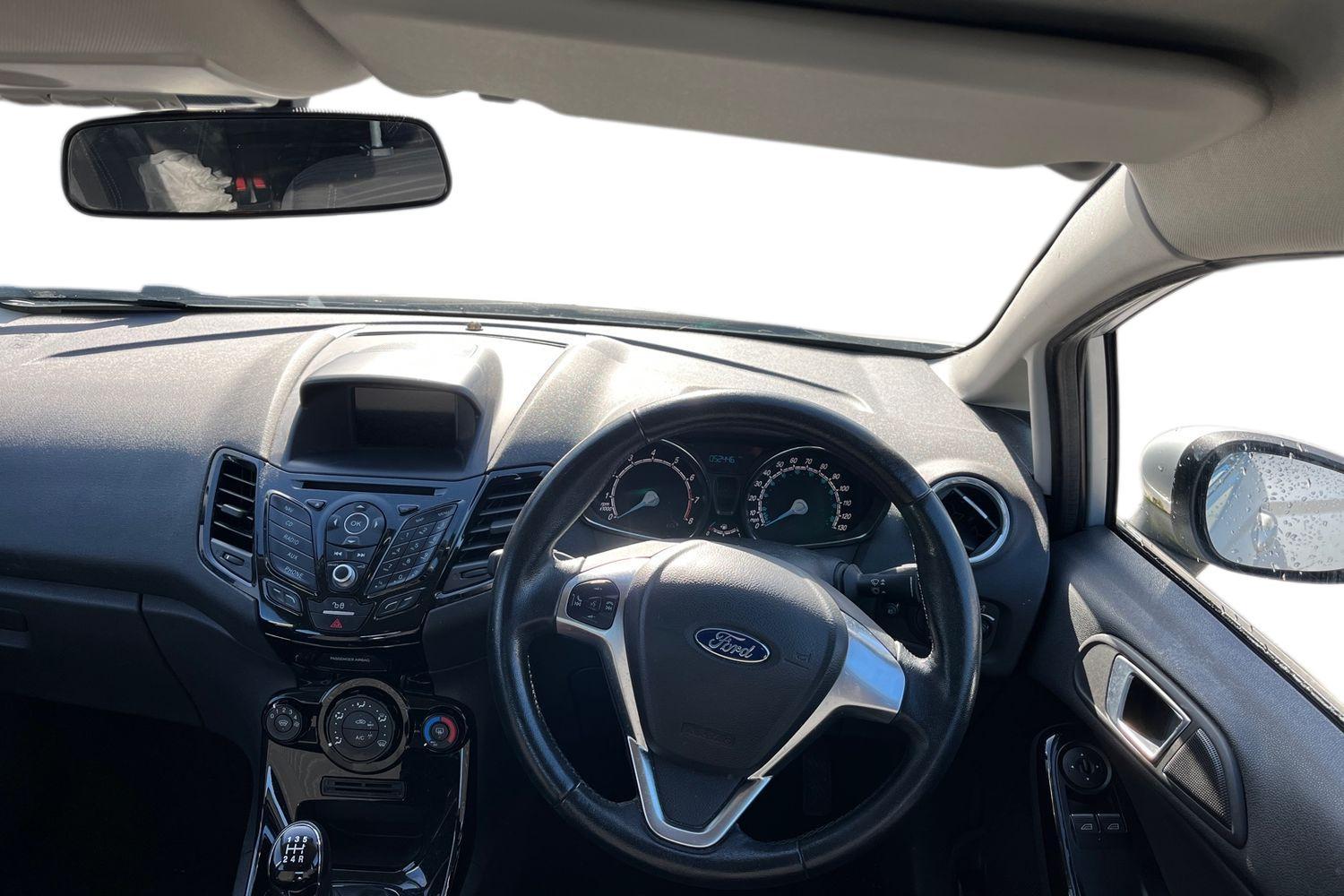 Ford Fiesta Photo 10